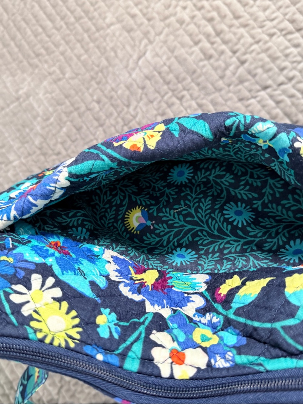 VERA BRADLEY On the Go Crossbody Bag Midnight Blues Retired Print Quilted Floral - Picture 4 of 11